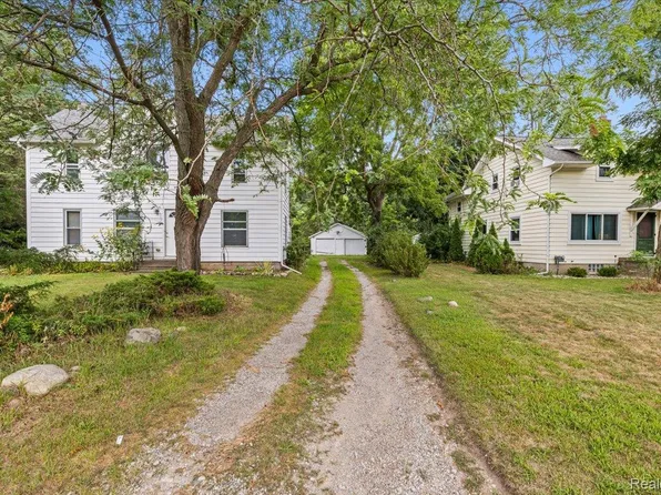 1257 Byron Rd, Howell, MI 48843