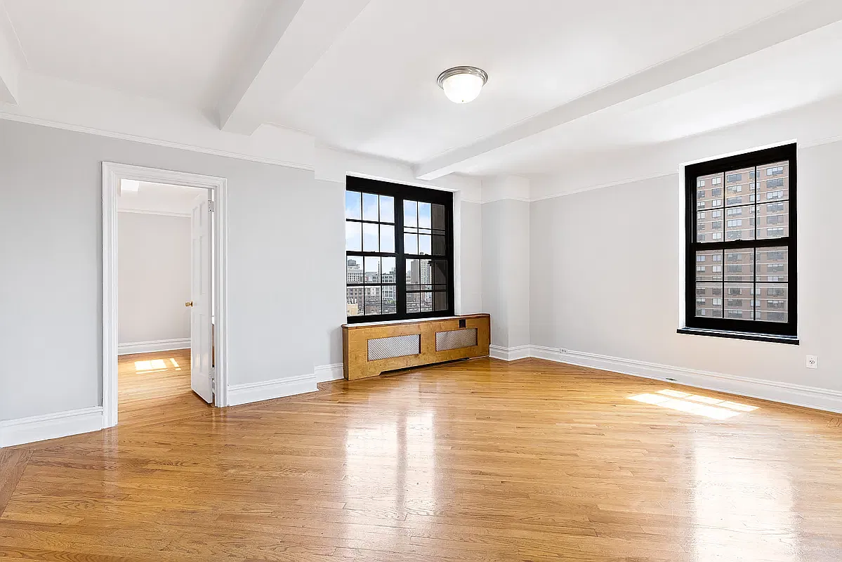 1 University Place — Photo 1