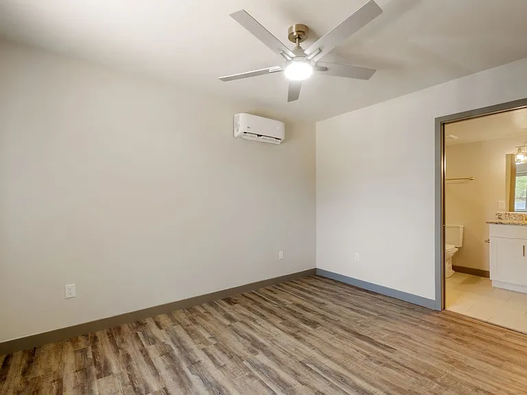 1720 E Edison St — Photo 16