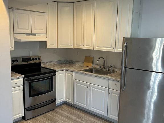 3rd image of 454 Roundview Rd