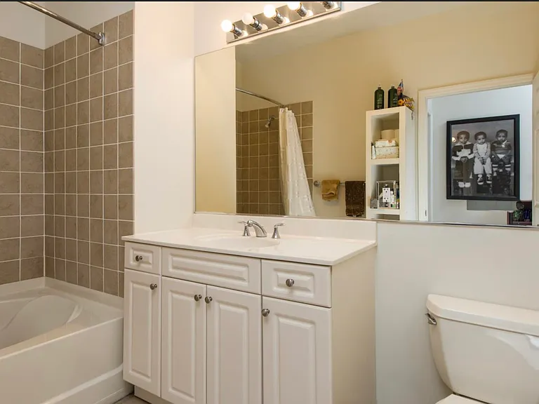 1200 Grand St #525 — Photo 4