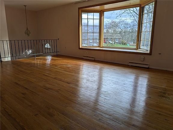 5th image of 117 S Harleston Dr