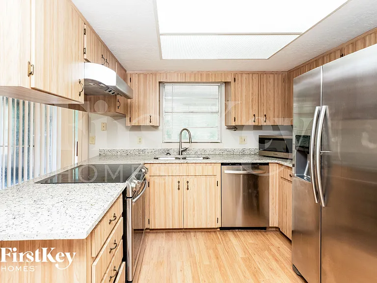 913 Sylvia Dr — Photo 9