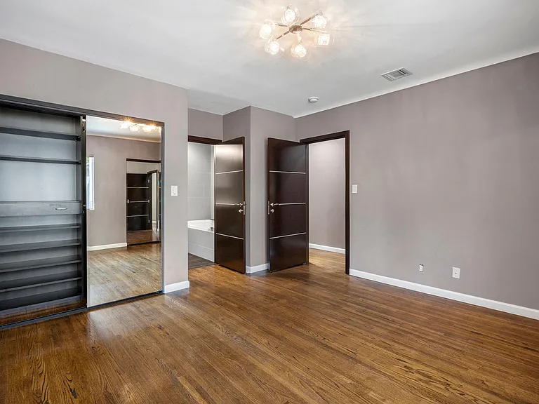 3084 Saint George St — Photo 17