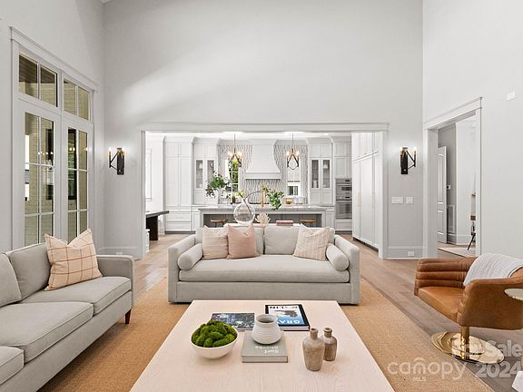 5th image of 7109 Asbury Village Ln