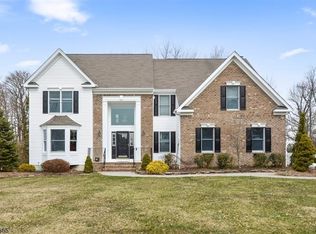 15 Andreann Dr, Annandale, NJ 08801
