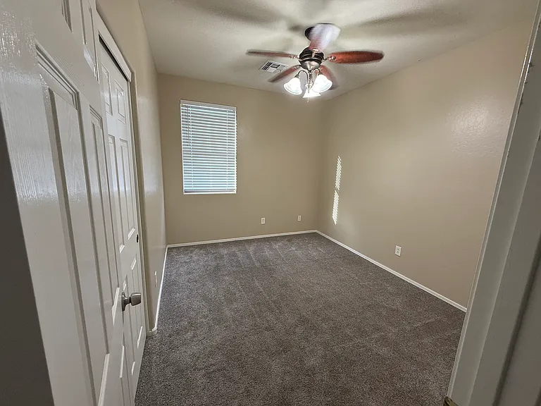 7711 S 68th Dr — Photo 19