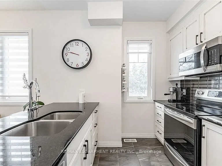 10 Showers Ln — Photo 12