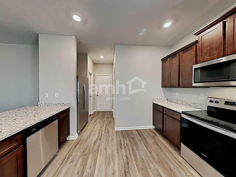 415 Vermeer Ct — Photo 3