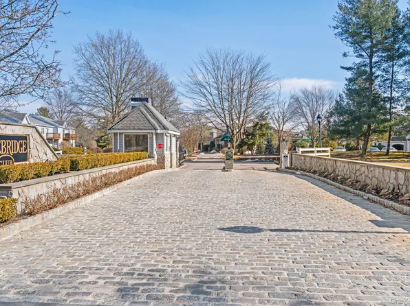 2 Lakebridge Drive S #2, Kings Park, NY 11754