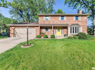 5914 N Sherwood Ave, Peoria, IL 61614