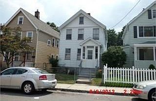 1st image of 6 Llewellyn Pl