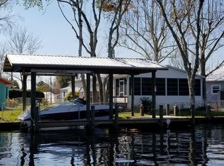 132 Paradise Dr, Welaka, FL 32193