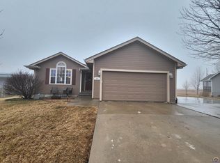 303 Sunset Ln, Maple Hill, KS 66507
