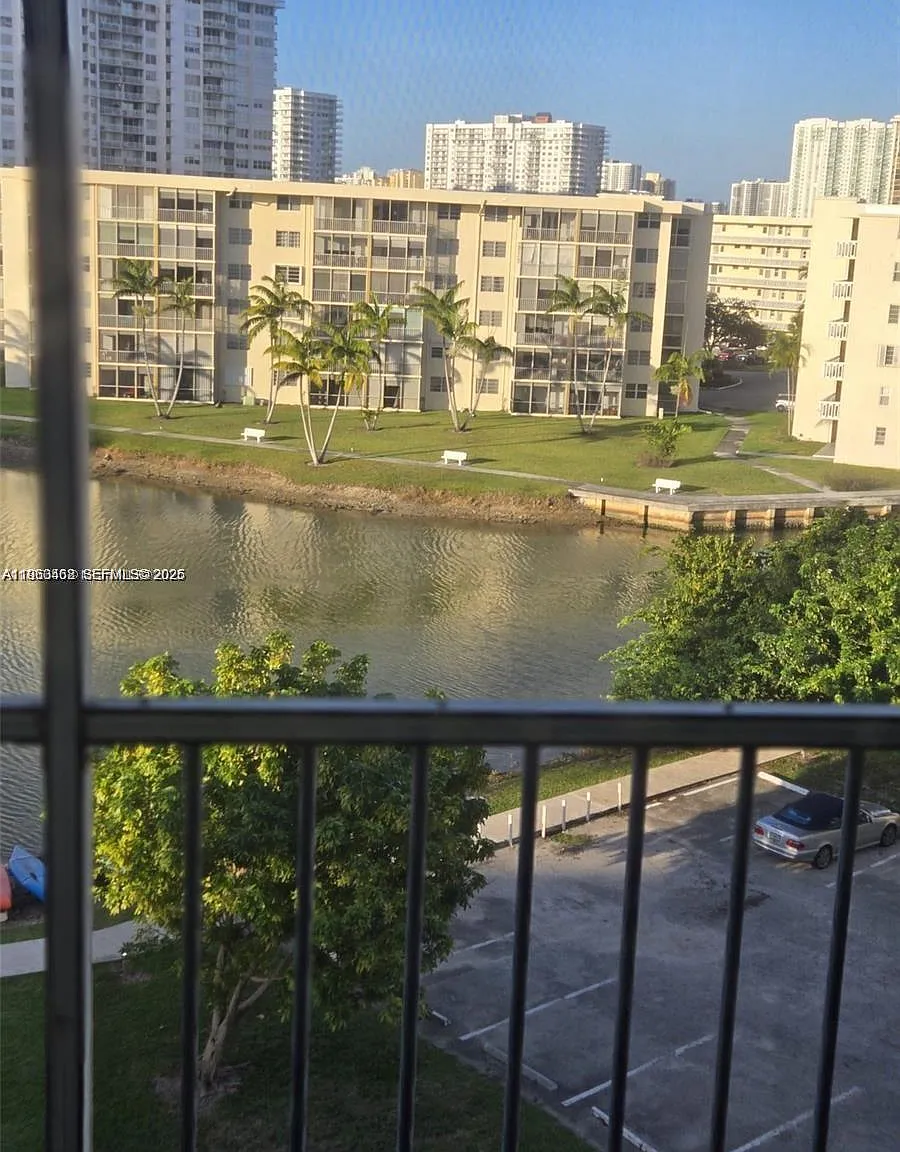 Point East Sec Iii Condo — Photo 4