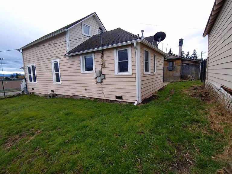 2502 Rockefeller Ave — Photo 28