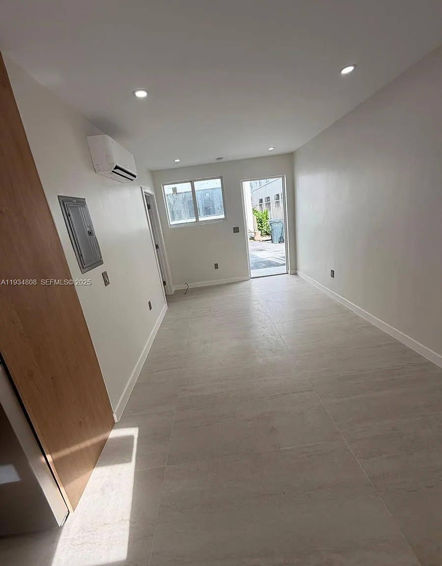Beacon Manor — Photo 2