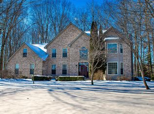 26720 Whispering Willows Dr, New Boston, MI 48164