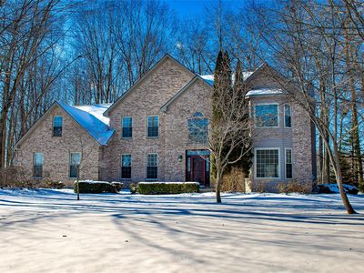 26720 Whispering Willows Dr, New Boston, MI, 48164