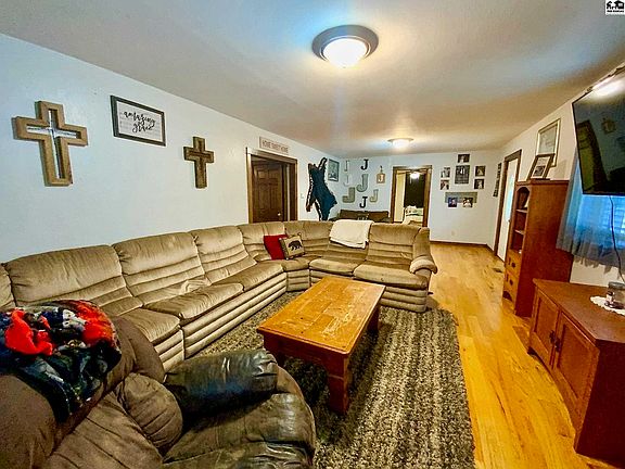 3rd image of 316 W Avenue B