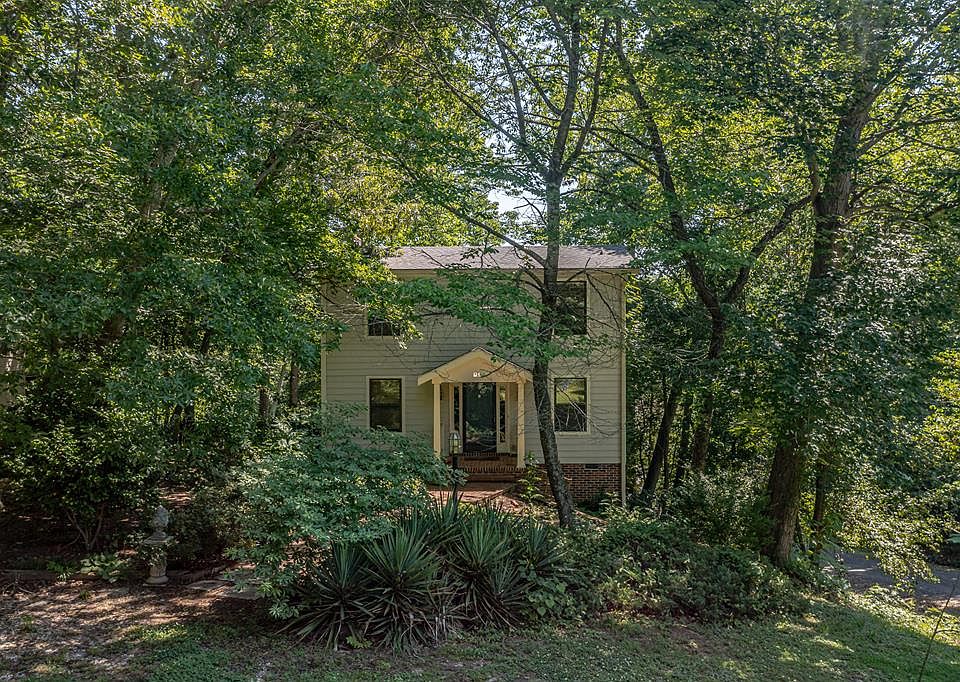 1st image of 818 Riverview Dr