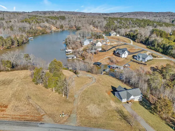 300 Augusta Way #12, Wirtz, VA 24184