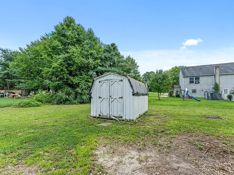 7 Andrea Dr — Photo 29