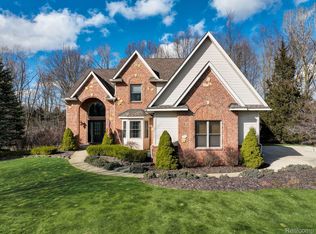 2266 Wild Cherry Dr, Howell, MI