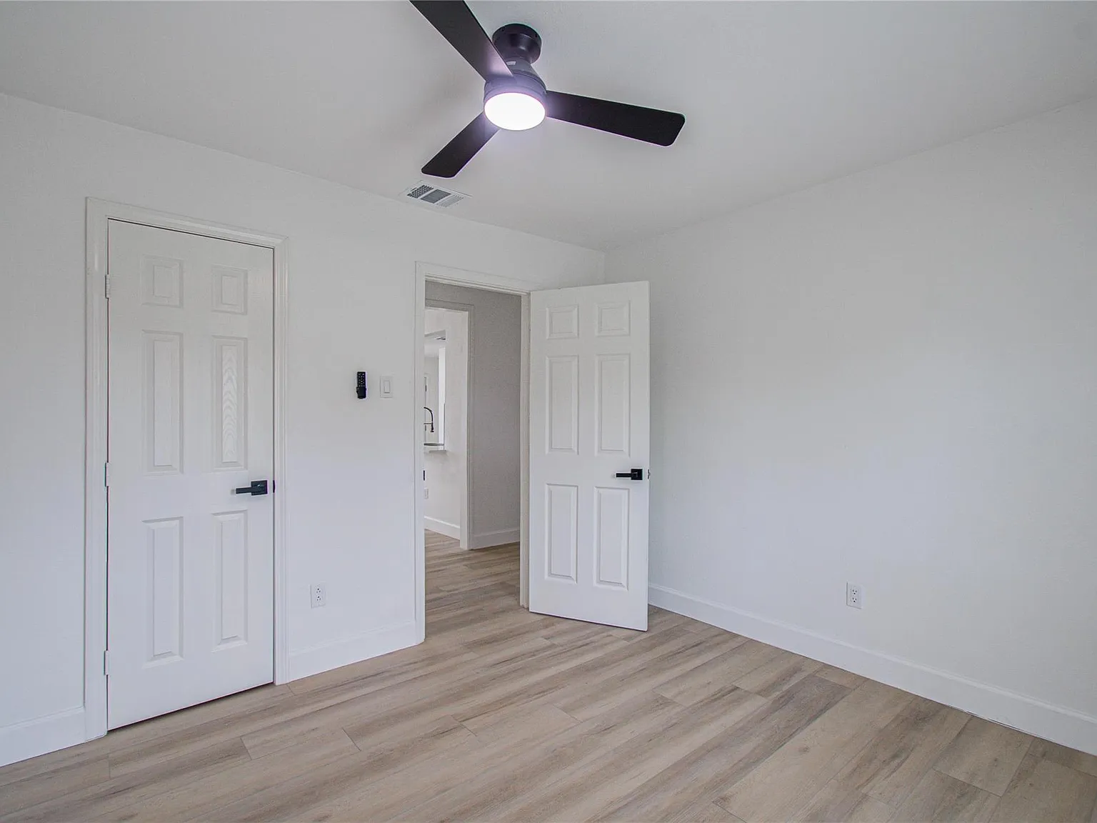 4 bed, 2.0 bath, 1232 sqft, $2,000 — Photo 4