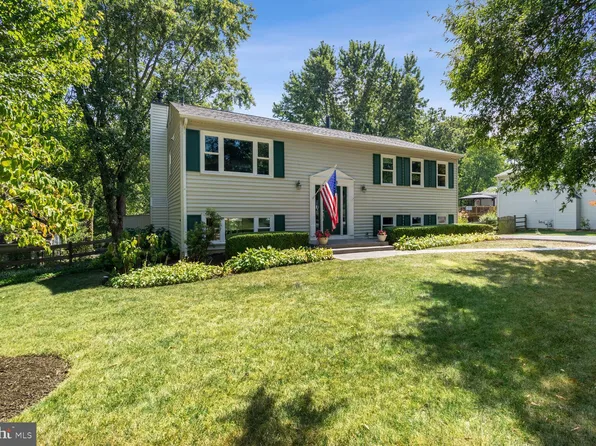 2335 Bedfordshire Cir, Reston, VA 20191