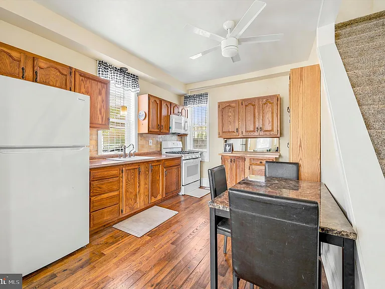 3220 Jasper St — Photo 3