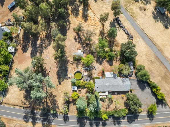 14086 Old Oregon Trl, Redding, CA 96003