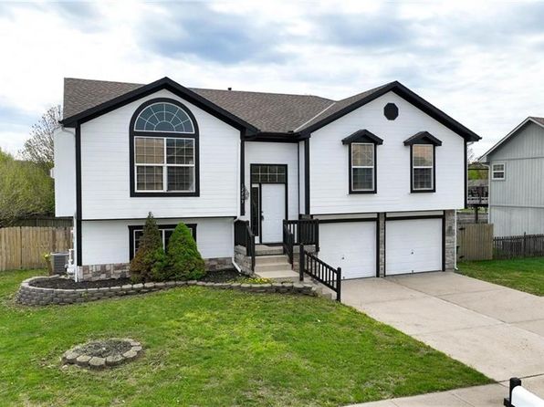 12203 E 214th Ter, Peculiar, MO 64078
