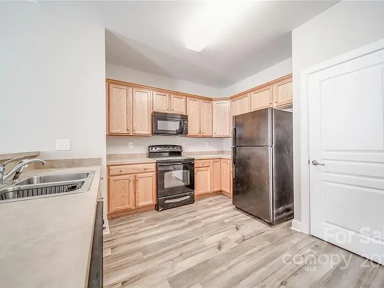 5814 Bradford Lake Ln — Photo 7