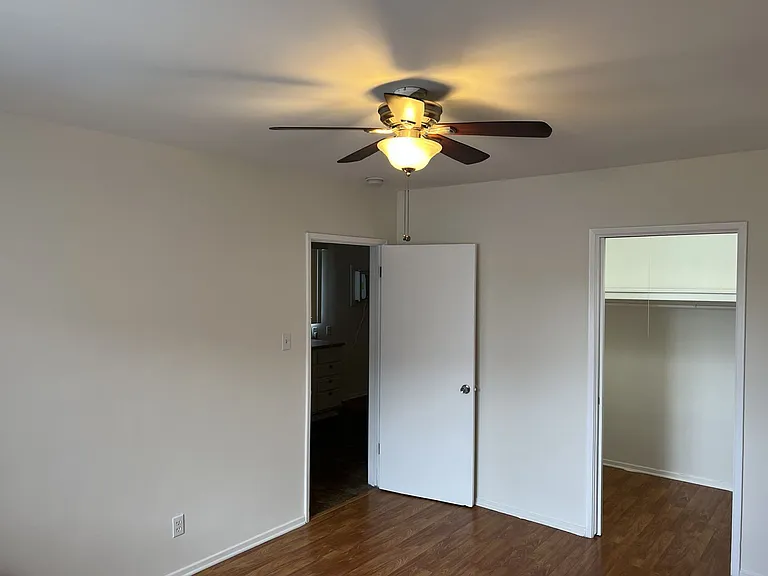 Bellaire Apartments — Photo 10