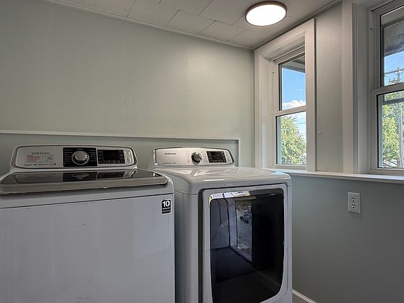 2nd image of 901 W Wilson Ave