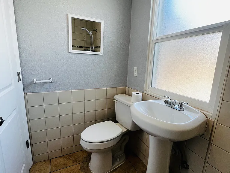 401 W Goshen Ave #A — Photo 8