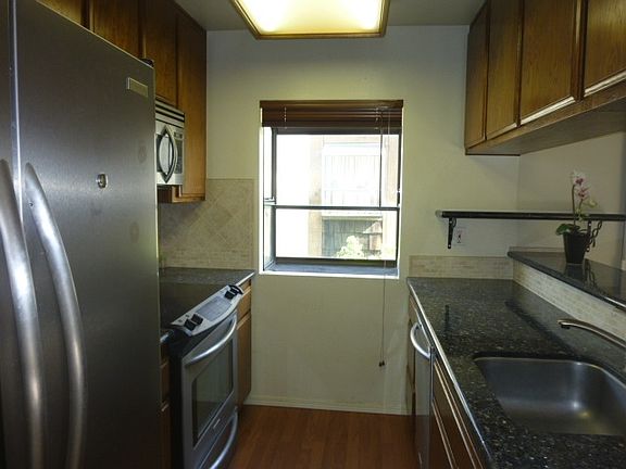 4th image of 5632 N Gladys Ave APT D