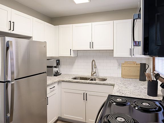 Newly Renovated Two Bedroom Townhome at Retreat at Kannapolis