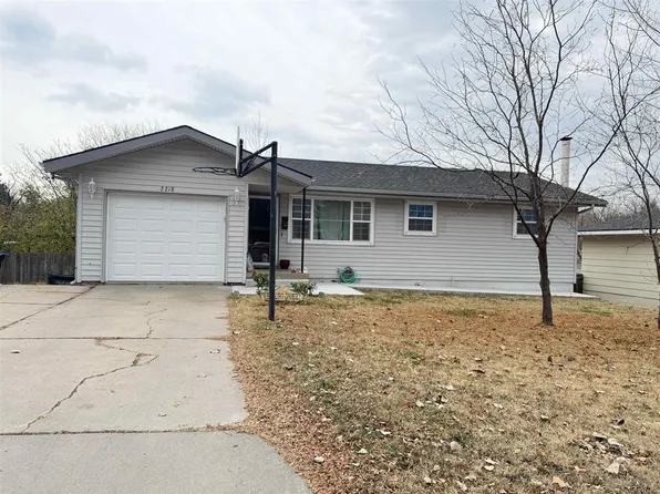 2218 Howell Ave, Dodge City, KS 67801