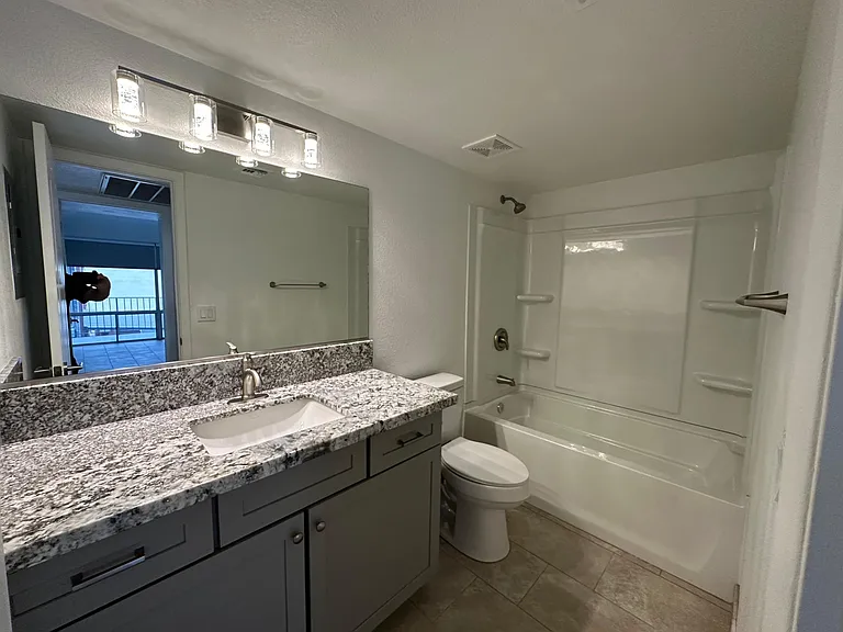 2121 Swanson Ave — Photo 6