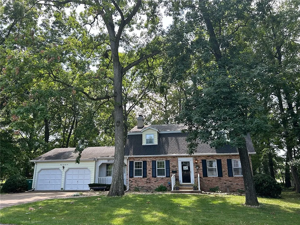 3265 E Maplewood Ave photo 1