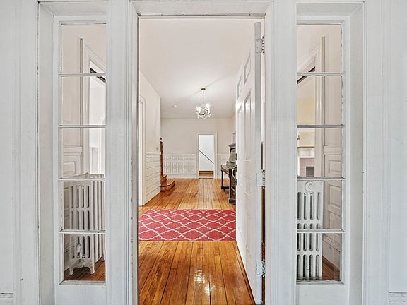 4th image of 62 Fuller St