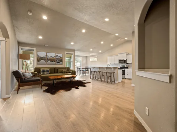 7220 SE Night Hawk Ct, Prineville, OR 97754
