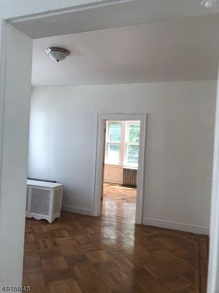 1st image of 425-427 Leslie St