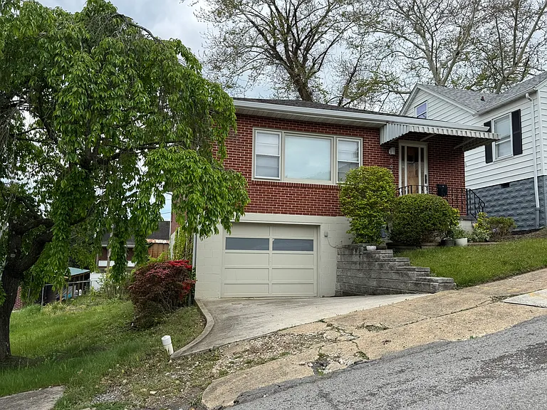 804 Elmwood Ln — Photo 1