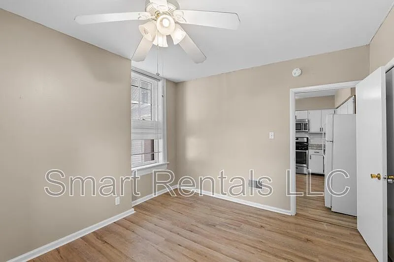 1 bed, 1.0 bath, 1000 sqft, $999 — Photo 2