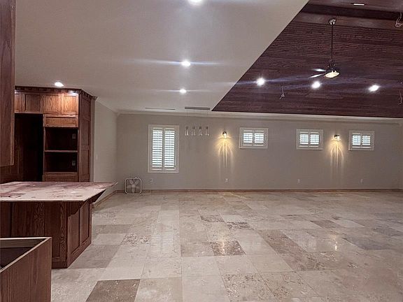 4th image of 1001 Harbor Ln