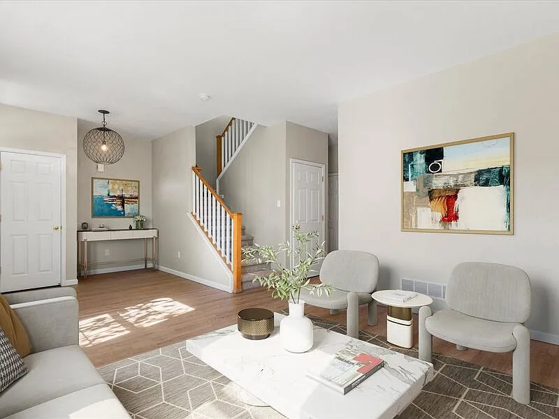 3 bed, 3.5 bath, 2141 sqft, $3,195 — Photo 3