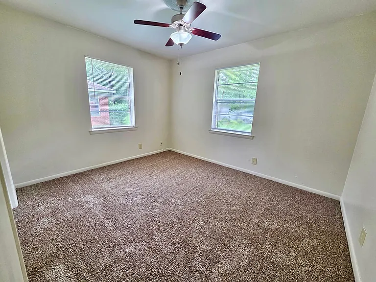204 E Tuttle Rd — Photo 8
